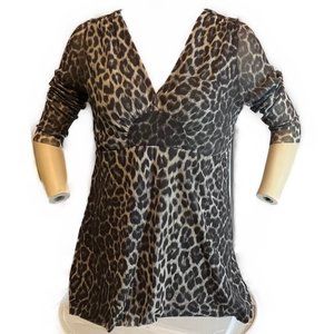 LUCY + FIONA GRAY V NECK ANINAL PRINT BLOUSE SIZE NXL NWT